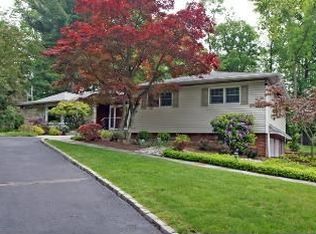 3 Westgate Rd, Livingston, NJ 07039