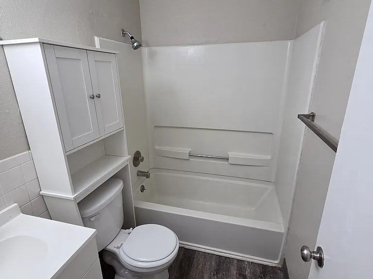 897 W Market St #C — Photo 9