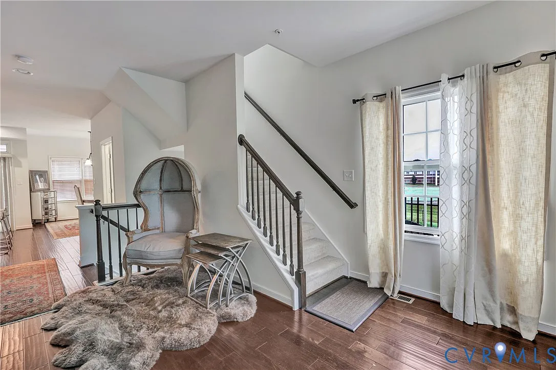 3 bed, 3.5 bath, 2123 sqft, $2,900 — Photo 4