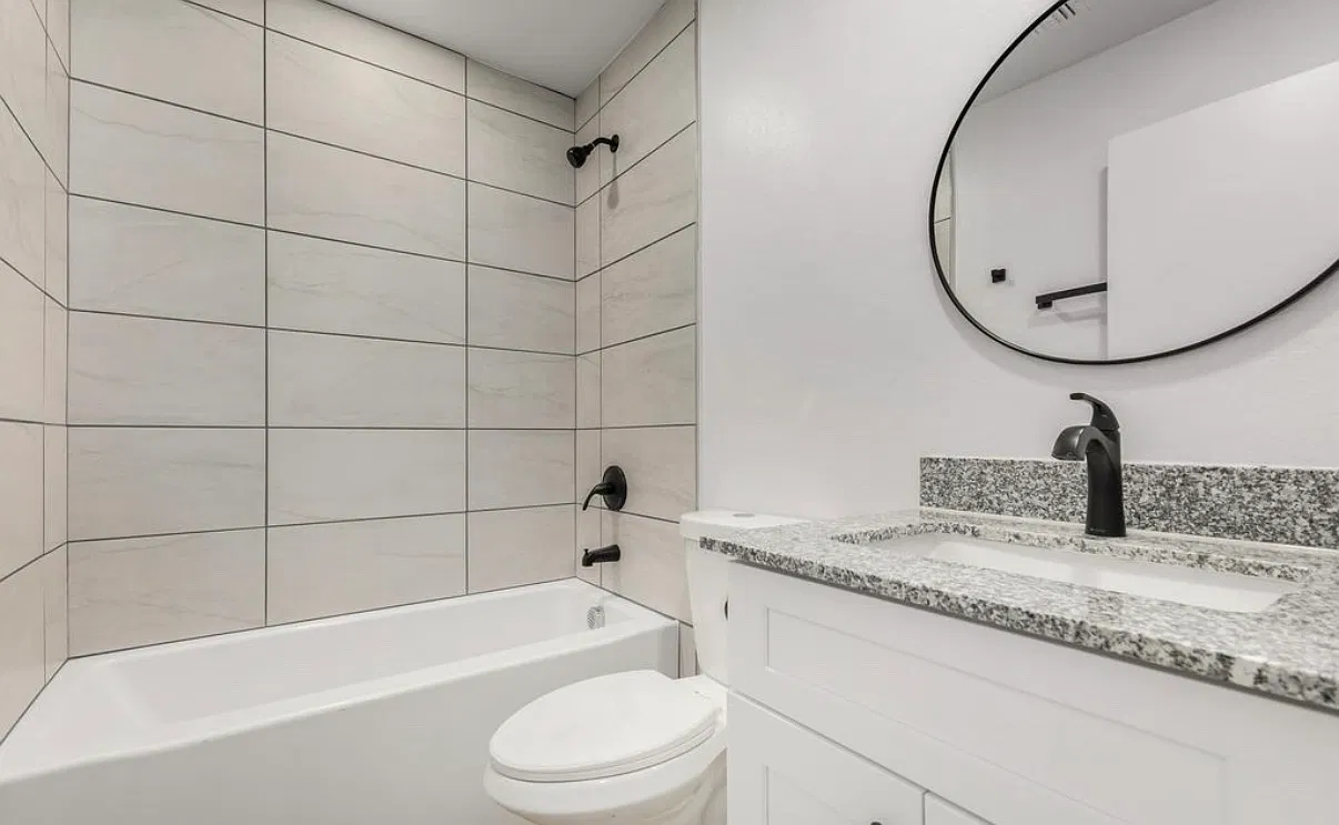 3 bed, 951 sqft, $1,950 — Photo 3