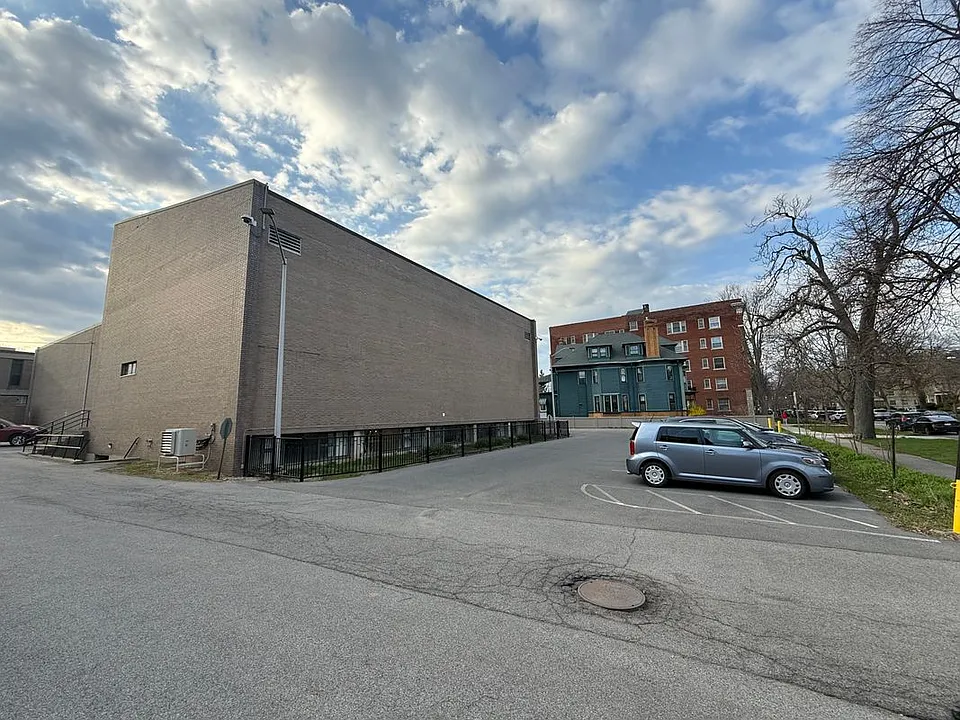 130 Linwood Ave