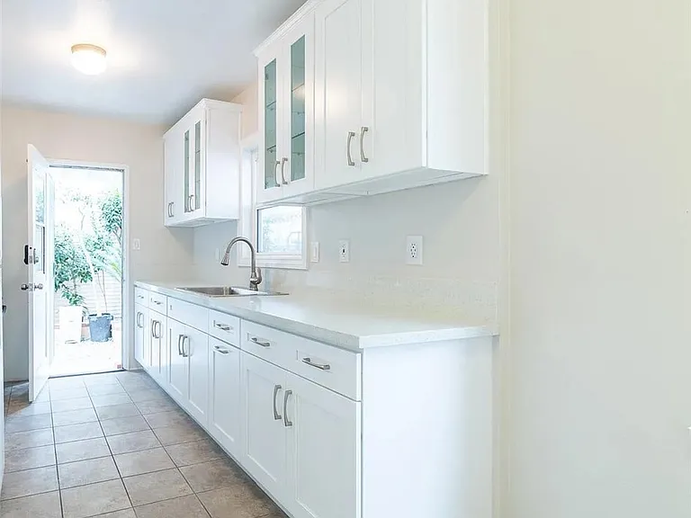 522 Linden Ave — Photo 5