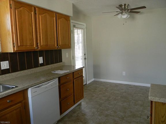 3rd image of 5943 White Pine Dr