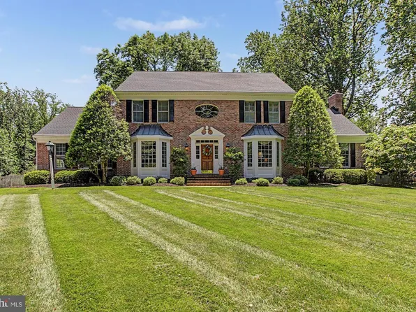 1 Lakecrest Ct, Towson, MD 21286