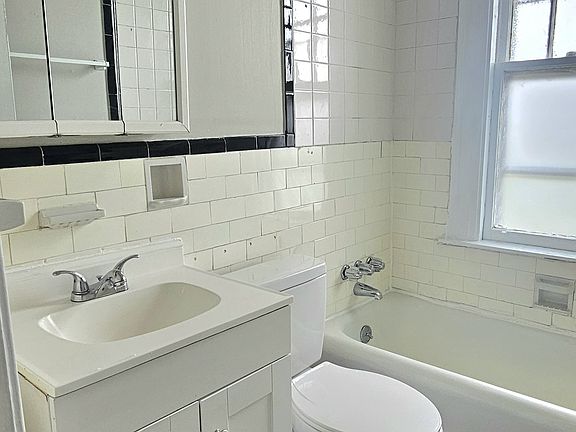 5th image of 305 Main St #D