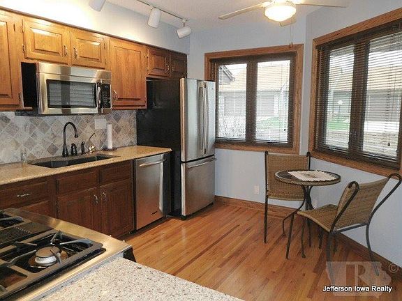 5th image of 8 Park Ave S