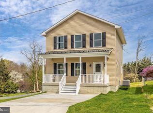 411 E E St, Brunswick, MD