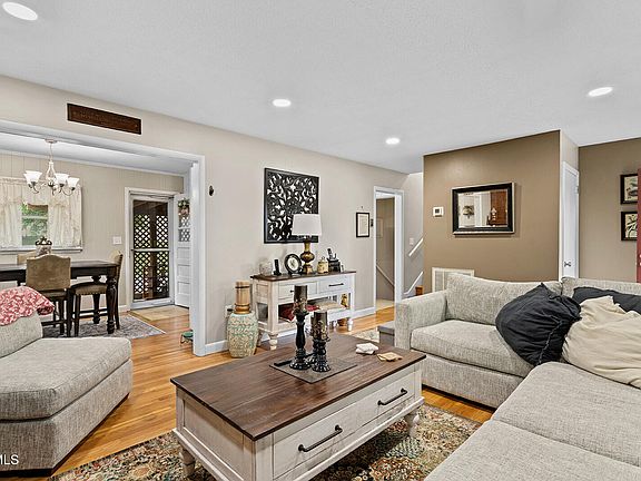 17th image of 441 Merriwood Dr