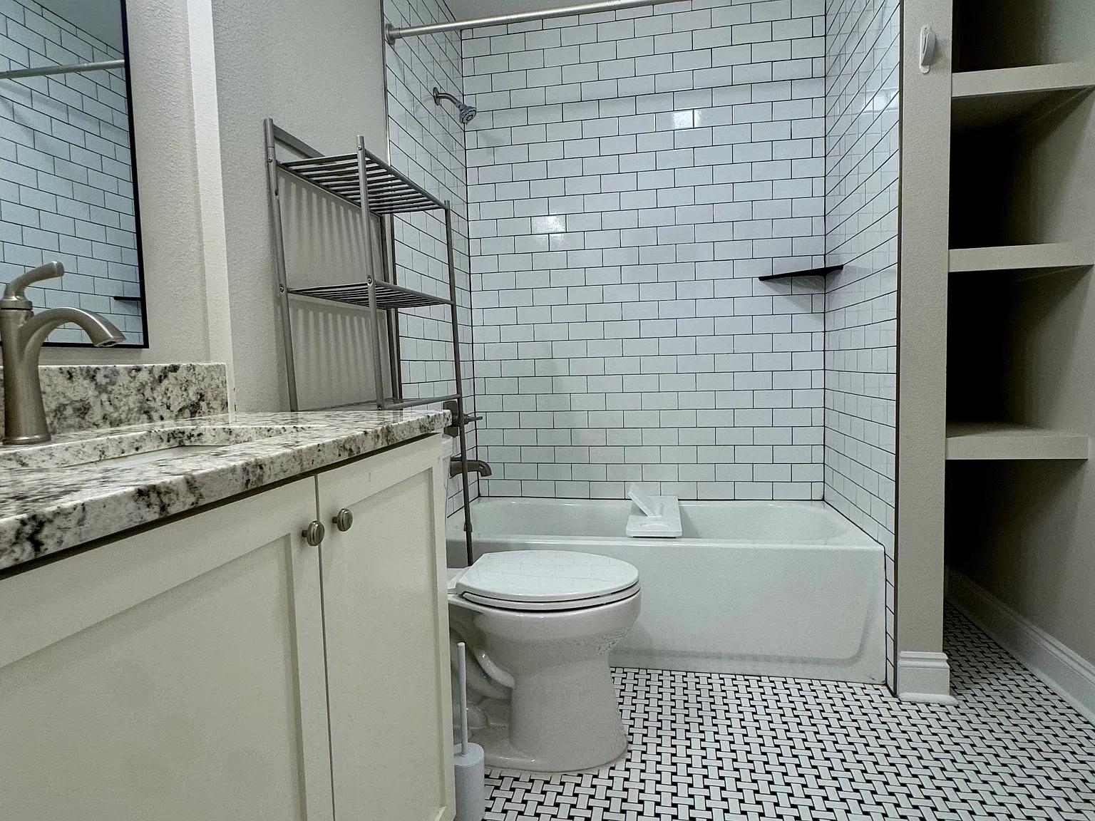 4 bed, 1600 sqft, $2,195 — Photo 4