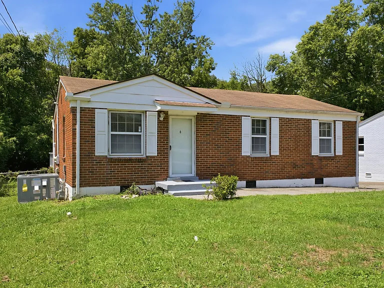 713 Elissa Dr — Photo 2