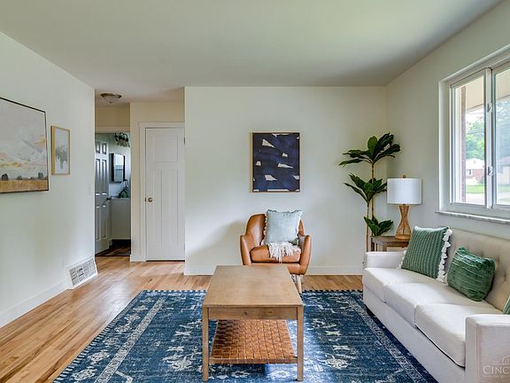 5th image of 2662 Royal Glen Dr