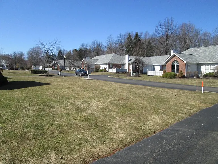 11 Newton Square Dr #1 — Photo 3