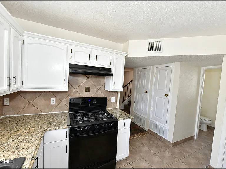 12121 Tower Hill Dr — Photo 17