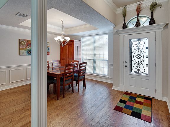 3rd image of 2453 Newark Cir