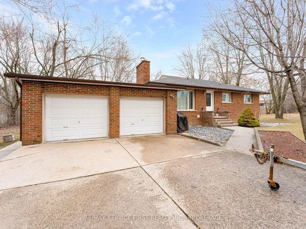 34 Dalgleish Ave, Kingston, ON K7L 0C3