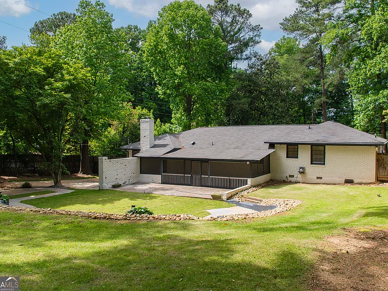 4090 Land O Lakes Dr NE — Photo 10