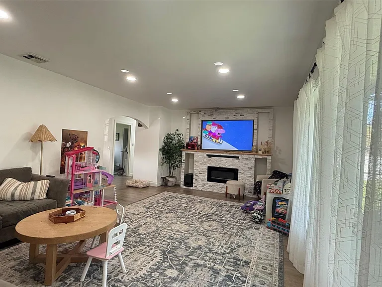 60 Ryerson Rd — Photo 8