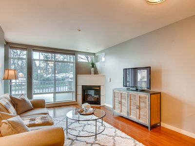211 Kirkland Ave APT 210, Kirkland, WA, 98033
