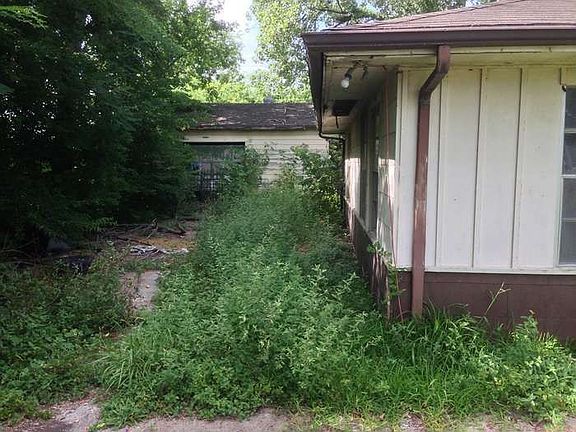 4th image of 1400 Birchwood St