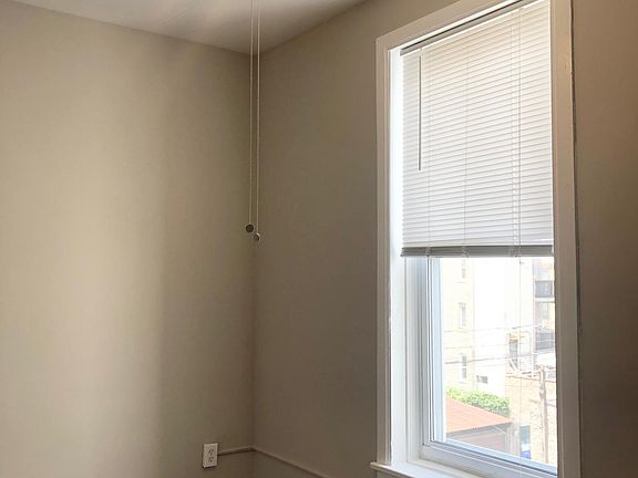 2nd image of 946 N California Ave APT 2R