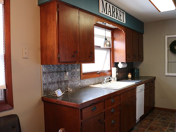 5th image of 609 14th St SE