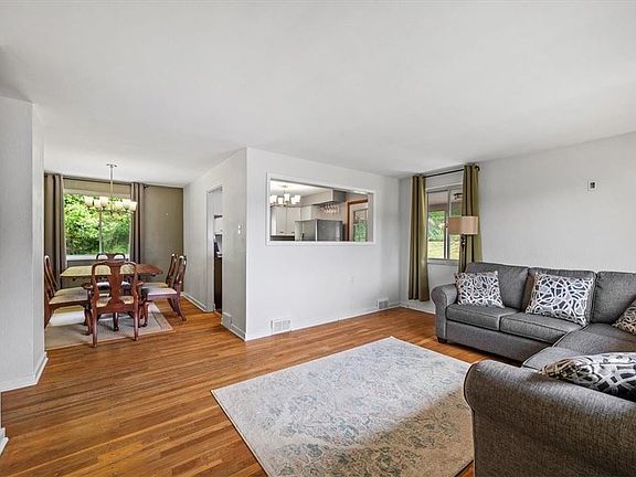 4th image of 50 Kenneth Dr