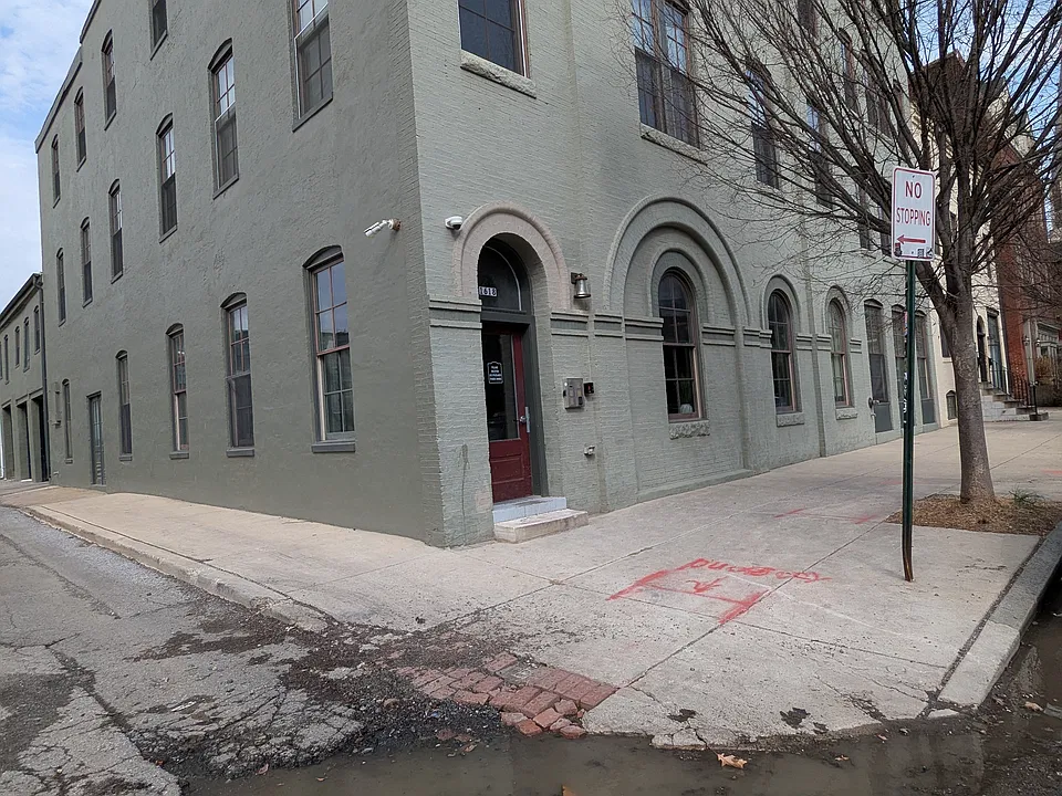 1618 Bank St #102
