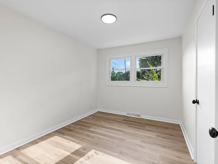 1471 Miller St — Photo 7