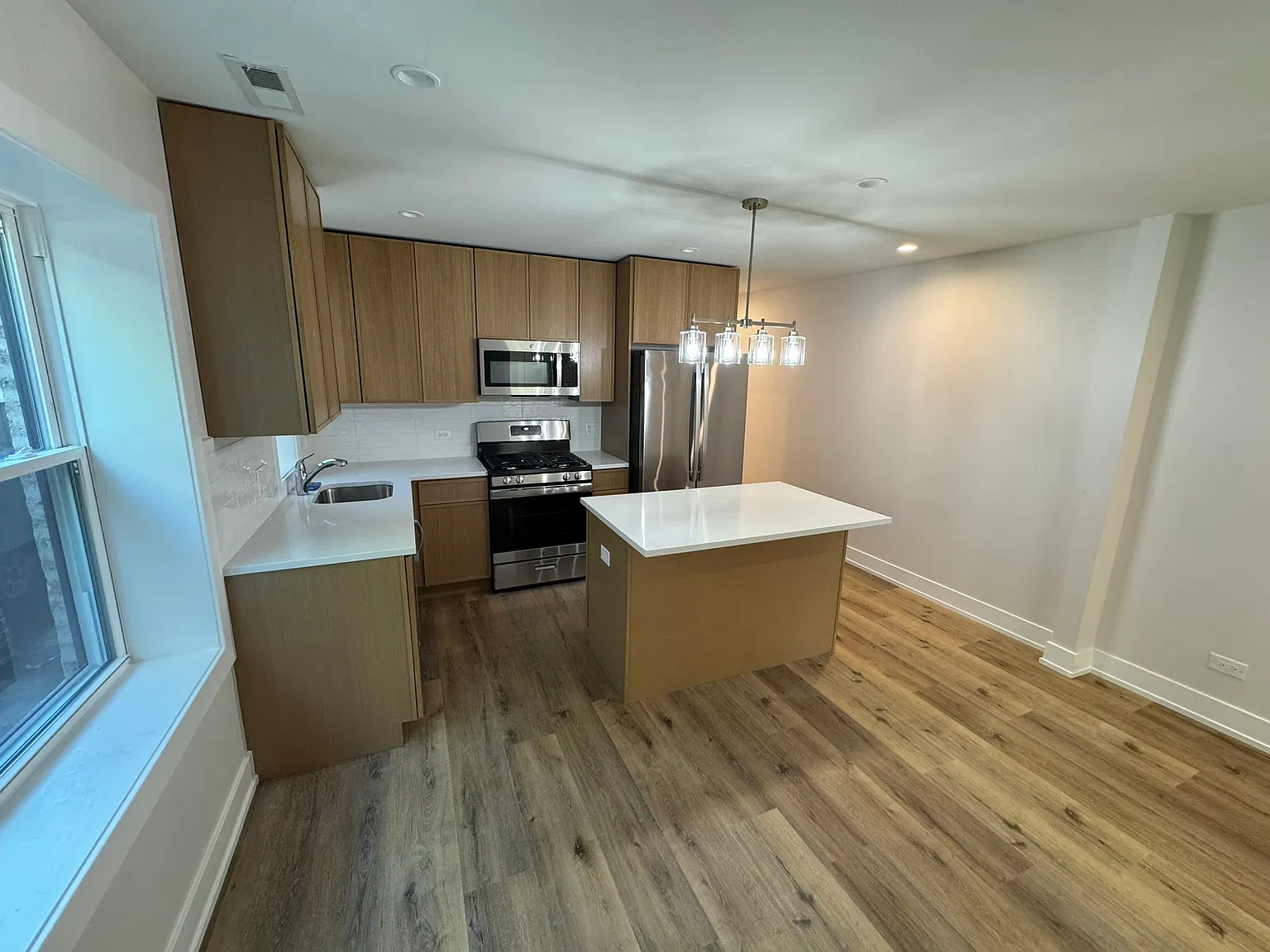 2 bed, 700 sqft, $2,180 — Photo 4