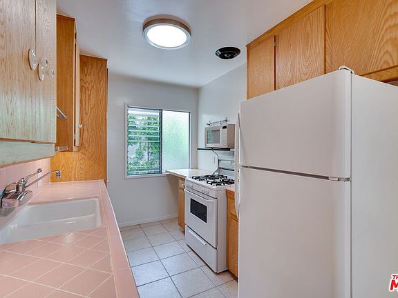 3rd image of 827 Lincoln Blvd APT I