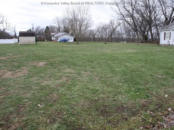 17 Lindenwood Way, Millwood, WV 25262