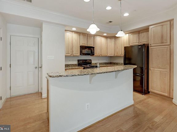 5th image of 2560 Eastbourne Dr