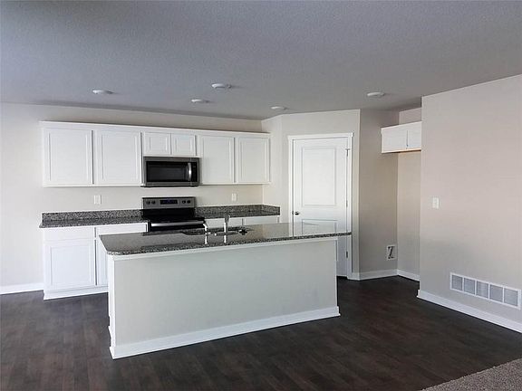 3rd image of 718 Elizabeth NW