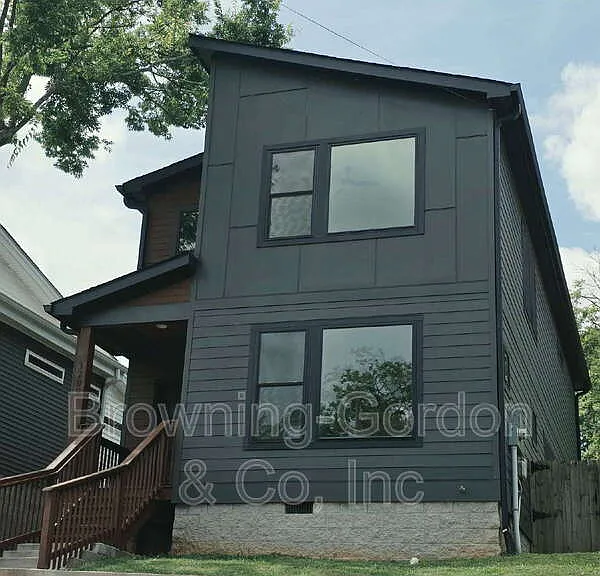 3209 Curtis St — Photo 2