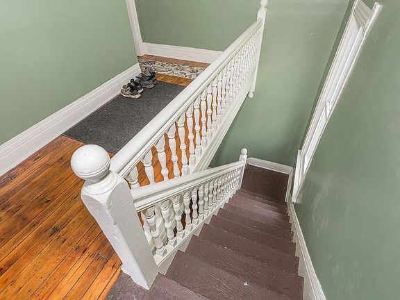 4th image of 810 Hawley Ave