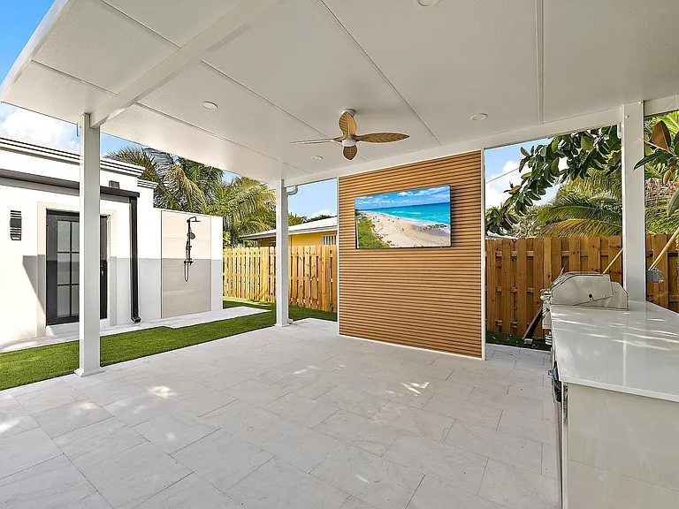 391 W Riverside Dr — Photo 19