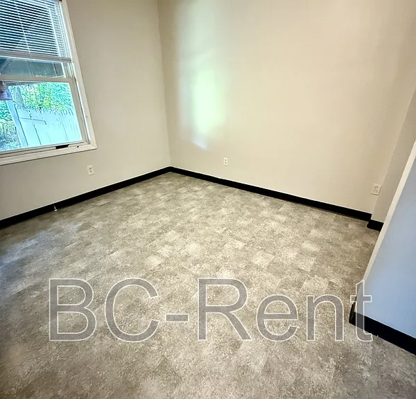 1127 Main St #1 — Photo 9