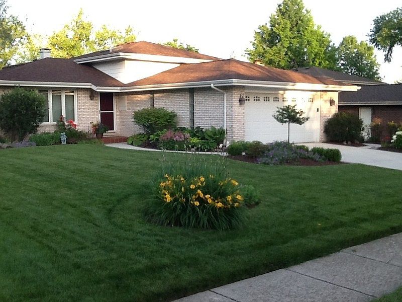 1st image of 10S221 Wallace Dr