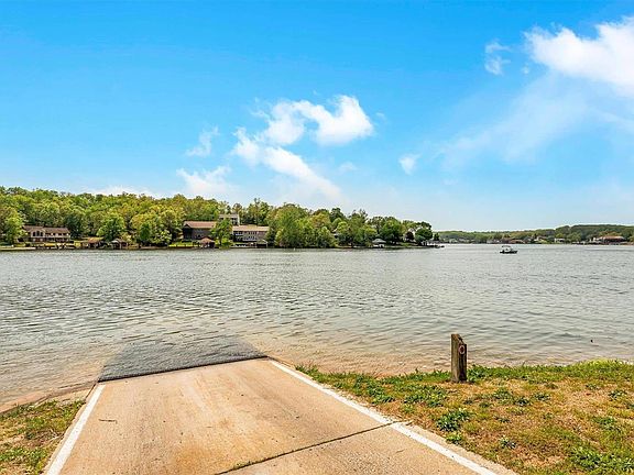 5th image of 10454 Lake Crest Dr