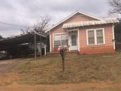 216 W Hugo St, Dilley, TX, 78017