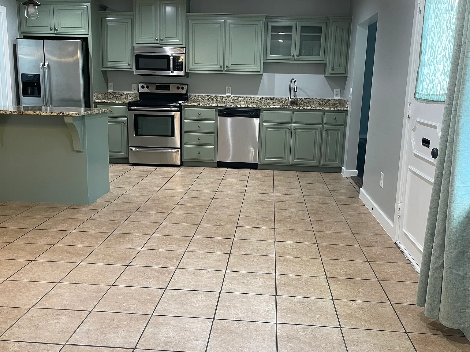 2 bed, 1252 sqft, $1,350 — Photo 2