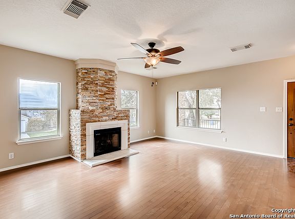 3rd image of 21910 Legend Point Dr