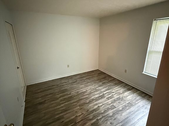 4th image of 1303 Sunshine Ln