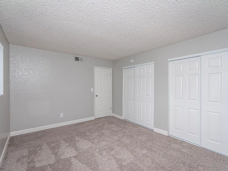 Gold Creek Apartments — Photo 41