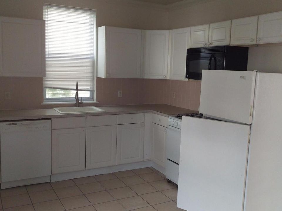 2nd image of 705 Sewall Ave