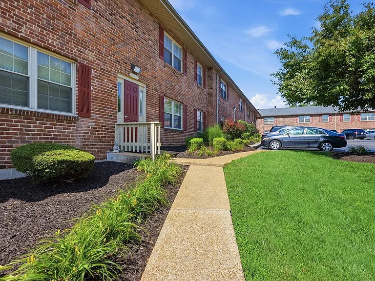 Brentwood Place — Photo 16
