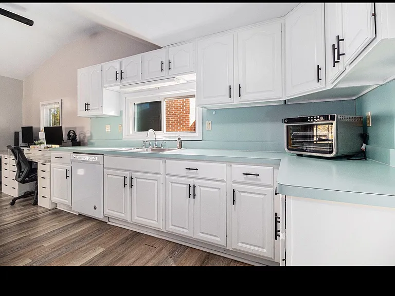 6081 Nightingale St — Photo 7