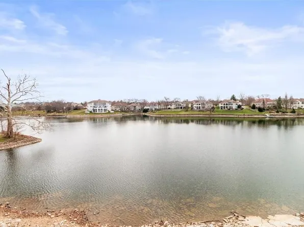 611 NE La Costa St, Lees Summit, MO 64064