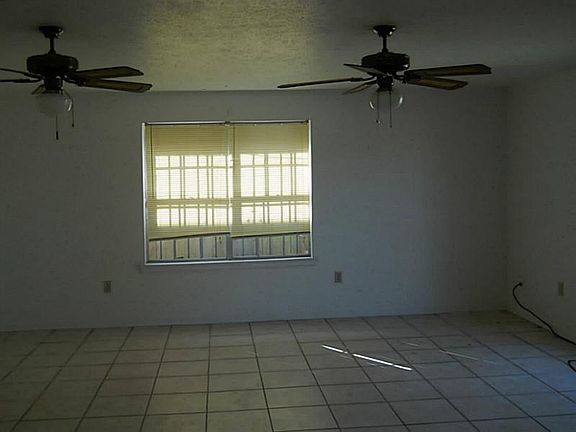 4th image of 11040 Roger Dr APT A