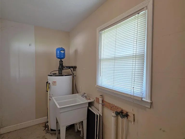 1052 Rembrandt Dr SW — Photo 17